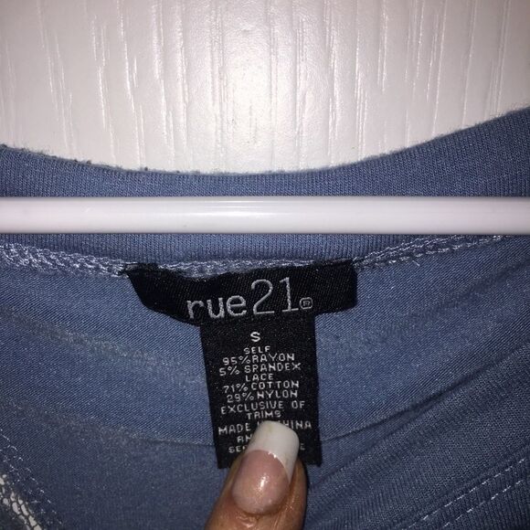 Rue 21 Women's Blue Lace Front Blouse Small - Picture 5 of 6